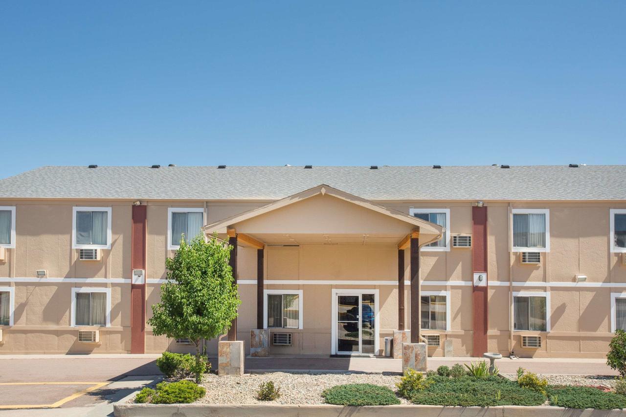 Super 8 By Wyndham Limon Hotel Exterior foto
